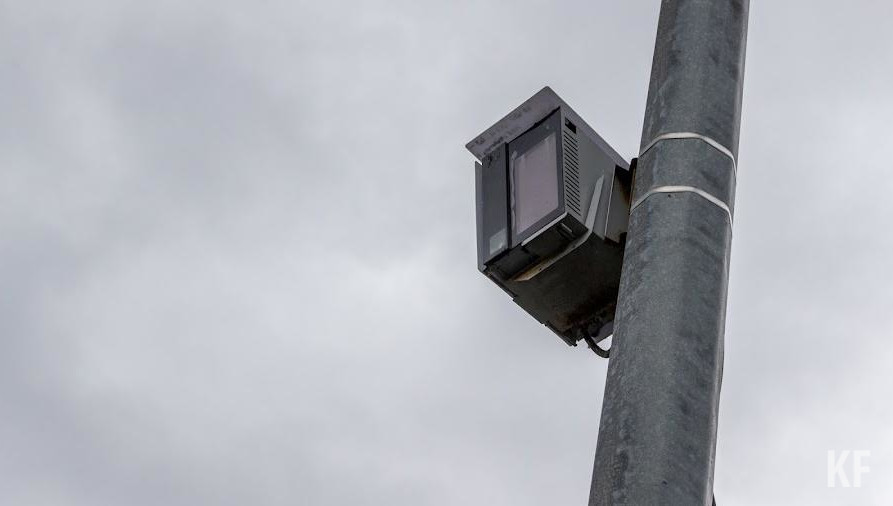 Приборы запретят ставить на стоянках машин и пешеходных переходах.