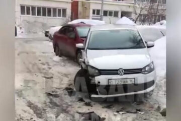 Очевидцы сняли последствия ДТП на видео и выложили в соцсети.