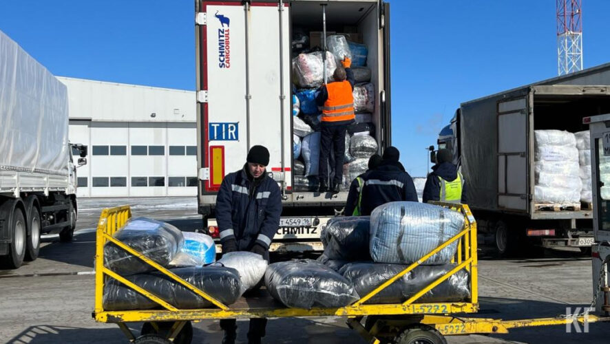 Это первый самолет с гуманитарным грузом