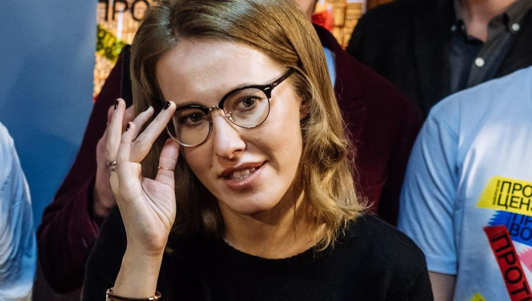 Петербургский бизнесмен остался недовольным одним из выпусков Ксении и настаивает на публичном извинении ведущей.