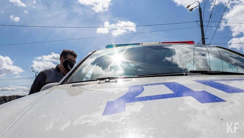 Часто школьники переходят проезжую часть в неположенном для этого месте.