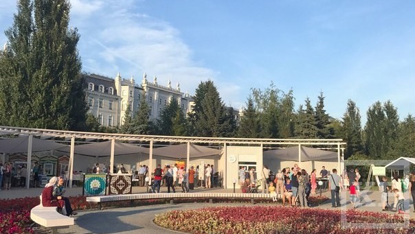 Около 10 000 человек посетили татарский урбанистический фестиваль «Печән базары». Мероприятие стало своеобразной альтернативой городским Сабантуям