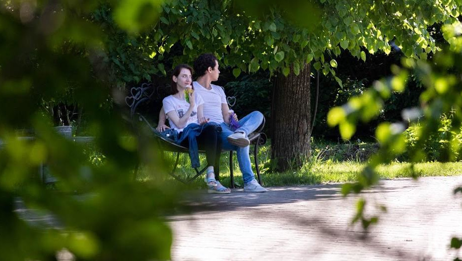 В формате прямого эфира руководитель Дирекции парков и скверов Казани Айгуль Латыпова ответила на вопросы жителей. Одни критиковали инфраструктуру