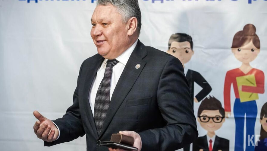 Бурганов попросил родителей не собирать подписи и не писать в министерство просьб о переходе на пятидневку.