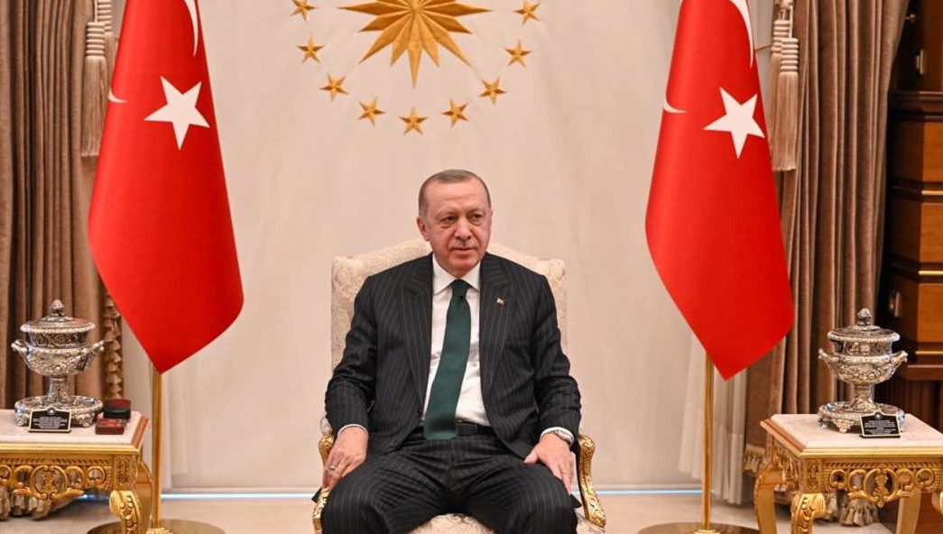 Лидер страны против