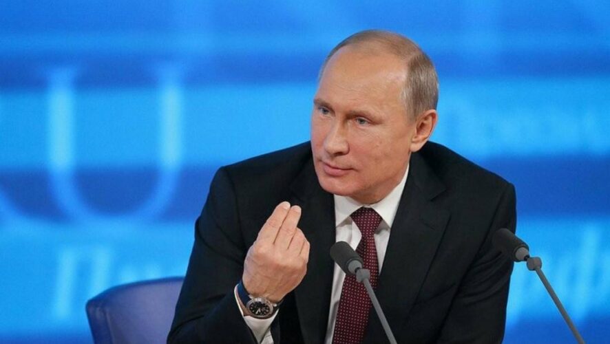 В число доверенных лиц кандидата в президенты России Владимира Путина вошли 259 человек