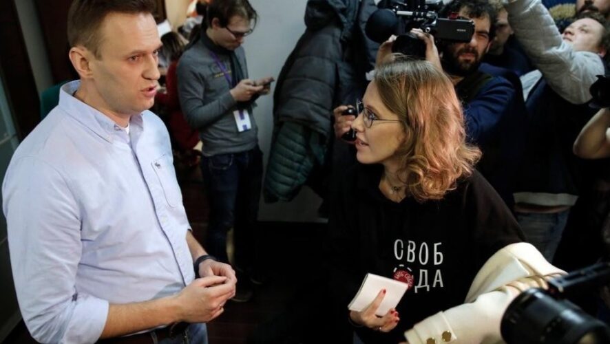 Оппозиционер Алексей Навальный отказался сотрудничать с телеведущей Ксенией Собчак после выборов президента России. Об этом он заявил в эфире YouTube-канала Навальный Live.