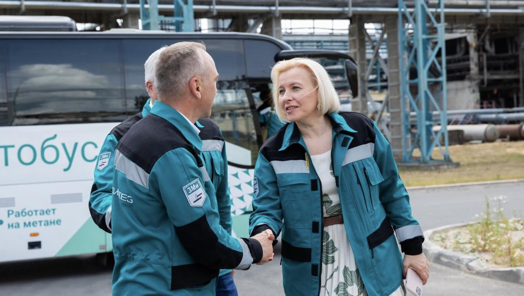 Руководителю управления Роспотребнадзора по Татарстану рассказали о программе улучшения условий труда и экологических аспектах модернизации производства.