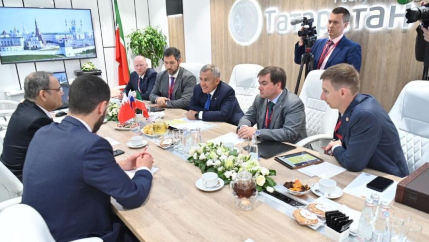 Президент поблагодарил его за внимание к сотрудничеству с Татарстаном в рамках российско&ndash; бахрейнских отношений.
