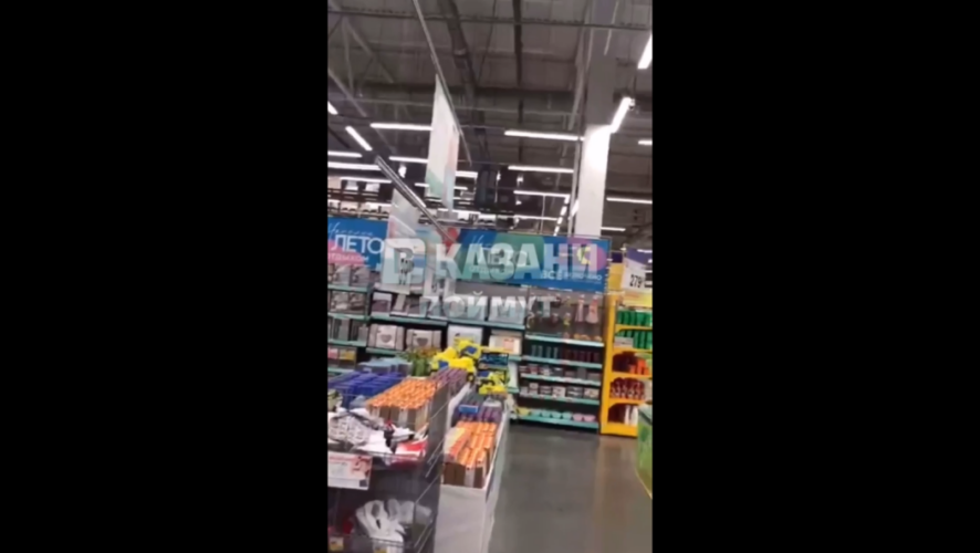 О комичном инциденте в магазине рассказал один из покупателей.