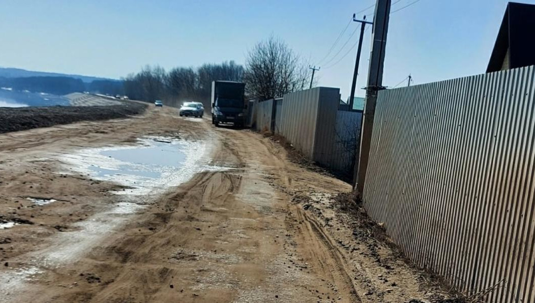 На участке отремонтировали лишь небольшие участки.