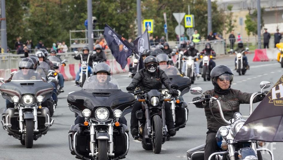 В преддверии Дня мотоциклиста у жителей столицы Татарстана узнали об отношении к мототранспорту.