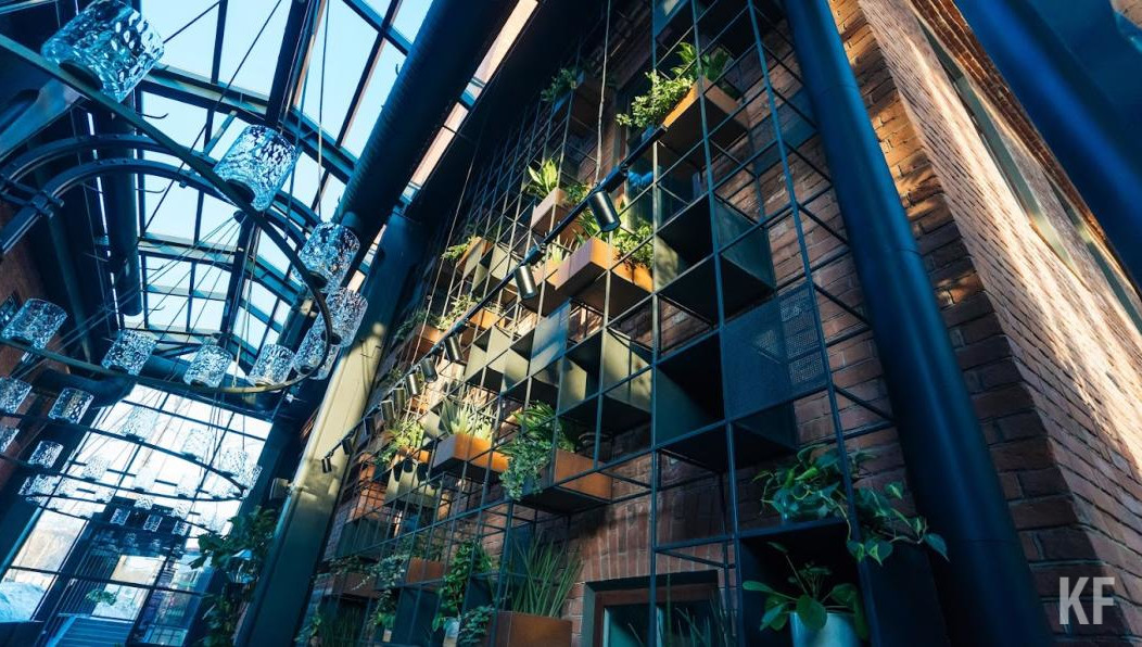 Отели и апартаменты массово переходят в российские сервисы бронирования.