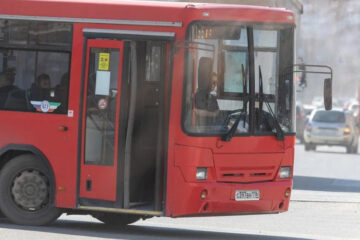 Ежедневно автобус расходует тонны дизеля для перевозки пассажиров.