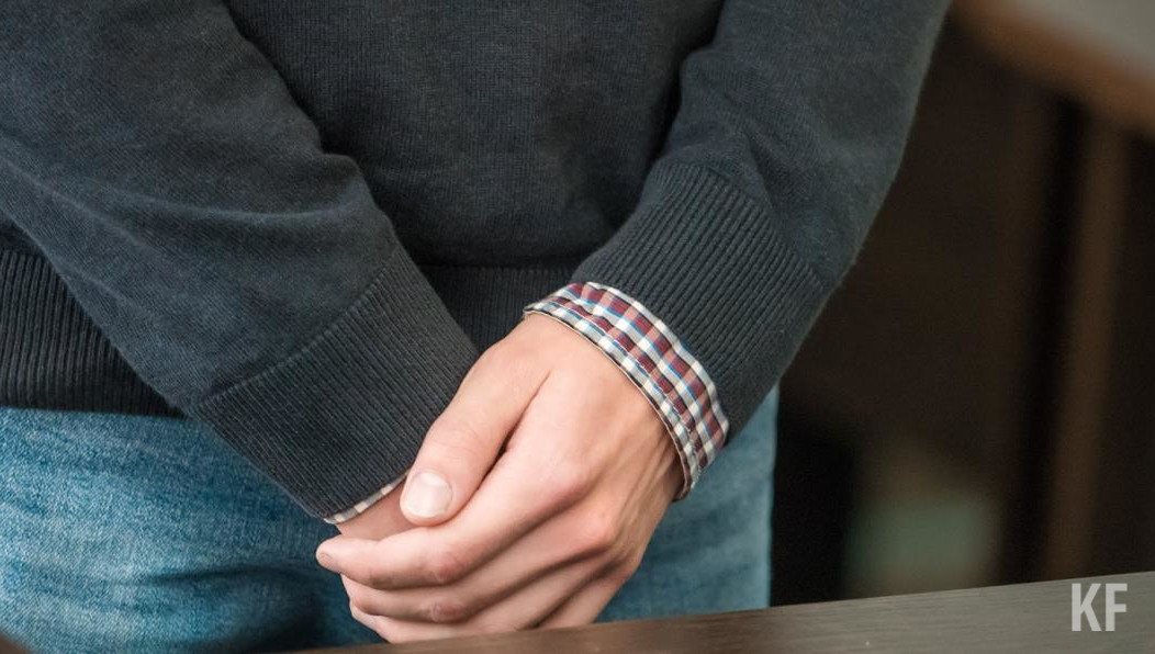 Мужчина за вознаграждение беспрепятственно подписывал акты