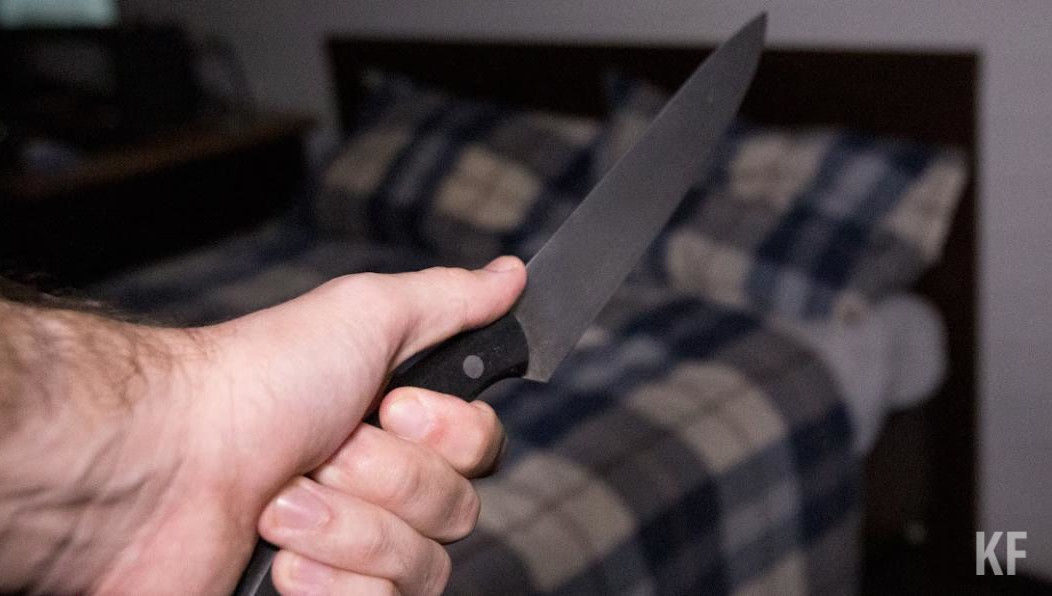 Мужчина впустил в дом парня