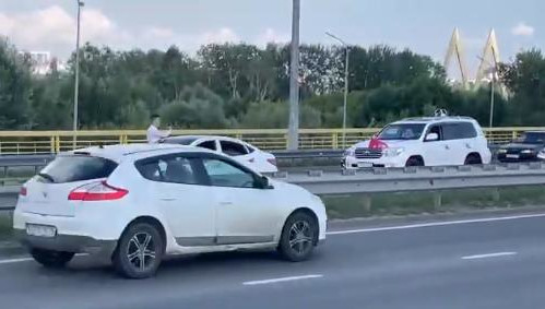 Горожане просят ГИБДД принять меры.