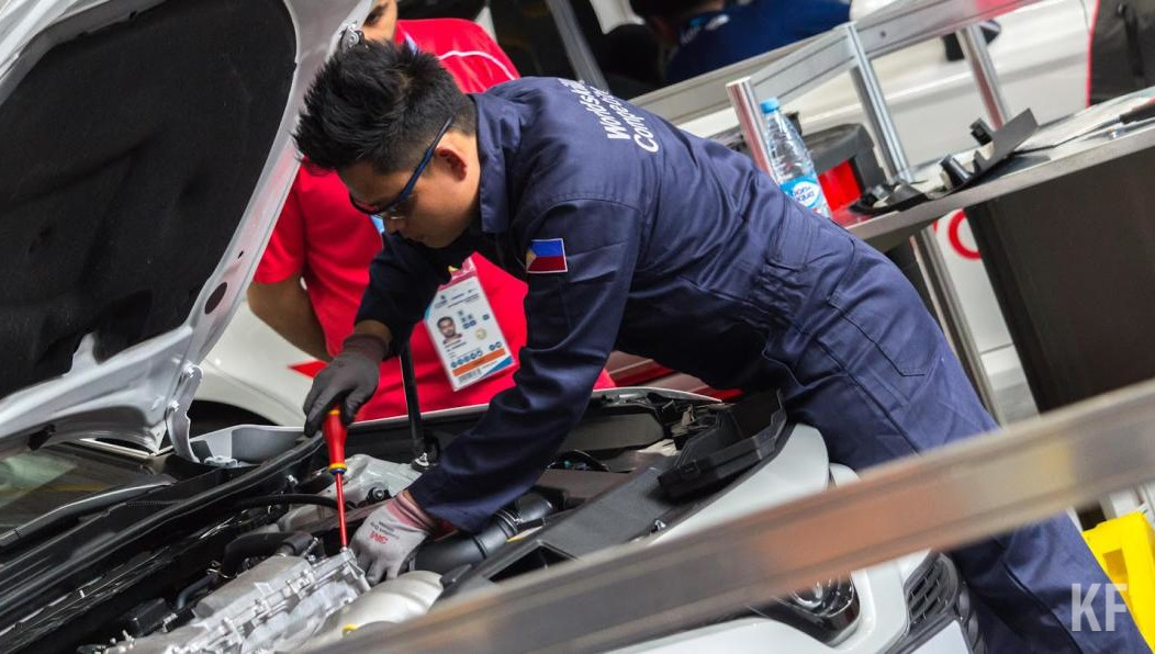 Менять масло рекомендуют каждые 10-15 тысяч км пробега