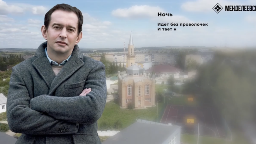 В программу входят театральные показы и актерские читки в исполнении известных артистов.