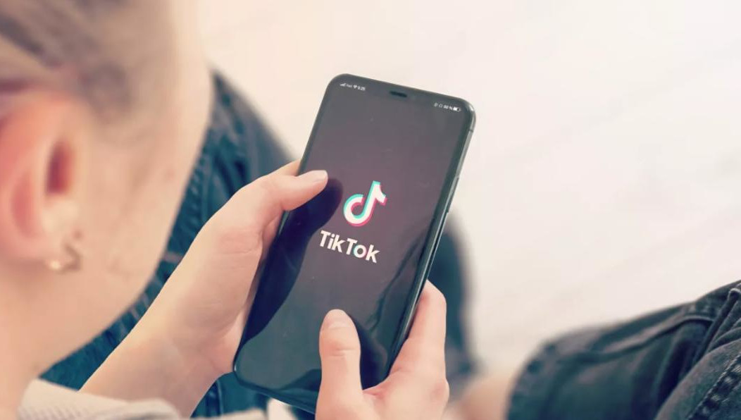 Кэнди Фрейзер пожаловалась на травмированние психики из-за специфических роликов.