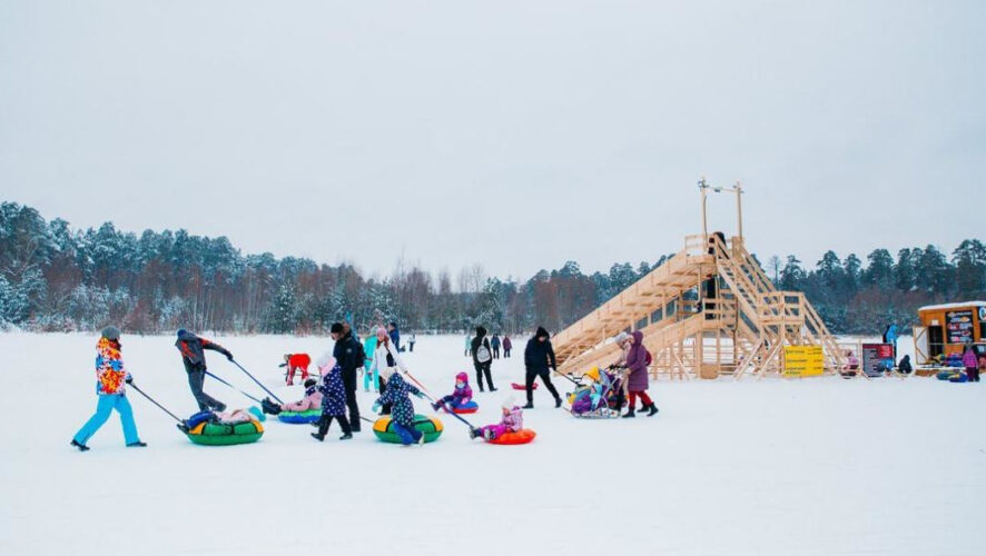 Возможностью арендовать лыжи ежедневно пользовались более 200 любителей спорта.