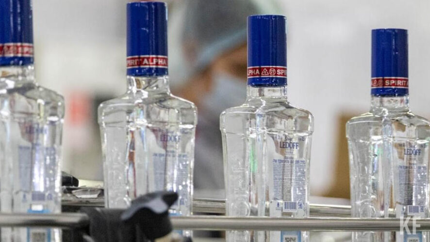 Мужчина заманил женщину к себе домой