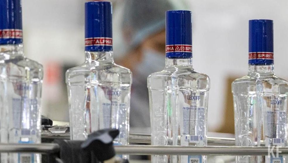 Мужчина заманил женщину к себе домой