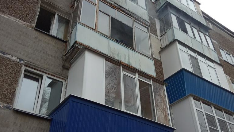 Полыхала квартира в пятиэтажном жилом доме.