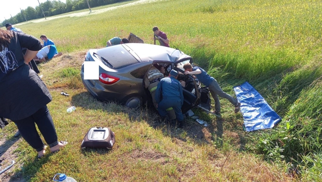 За первые восемь месяцев 2022 года в районе в авариях погибли 16 человек. Накануне съехал в кювет пьяный водитель – скончался пассажир. Как предлагается обеспечить сохранность жизней людей на дорогах – в материале KazanFirst.