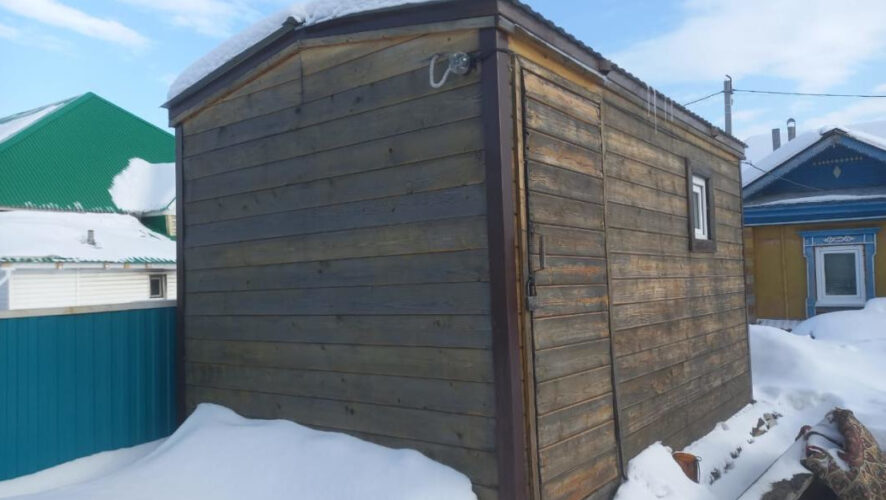 Погашать долг добровольно мужчина отказывался.