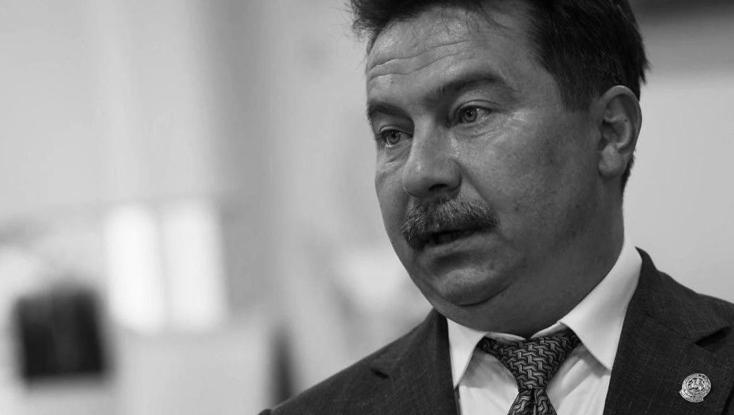 Мэр Челнов начал совещание исполкома с воспоминаний о покойном министре здравоохранения.