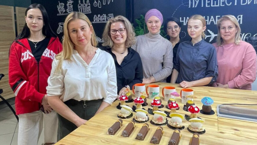 Мероприятие провела шеф-кондитер Мария Петрова.