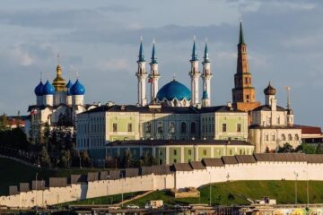 ​Корни двух национальных культур - русской и татарской - нашли отражение в наследии Татарстана. И это является визитной карточкой республики. Как сохранить и не разделить две культуры на межнациональном уровне?