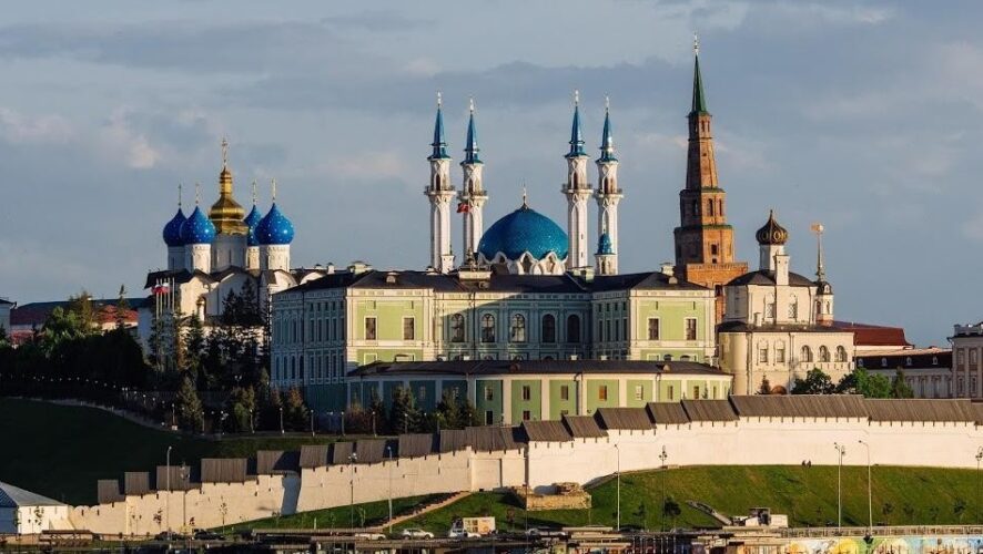 ​Корни двух национальных культур - русской и татарской - нашли отражение в наследии Татарстана. И это является визитной карточкой республики. Как сохранить и не разделить две культуры на межнациональном уровне?