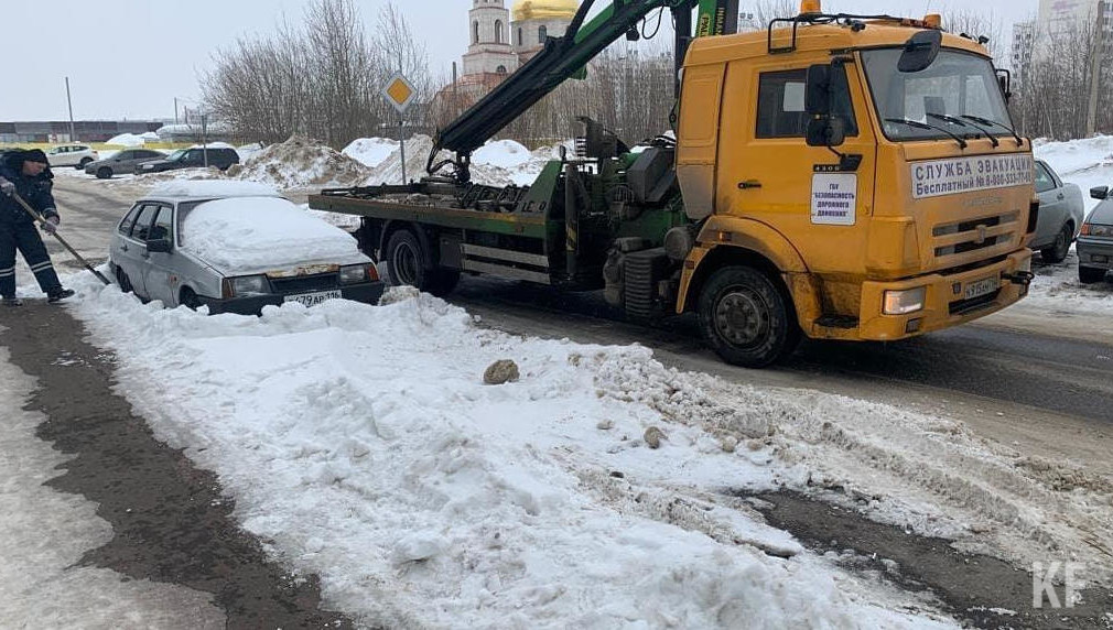 Горожан просят не оставлять машины под знаками.