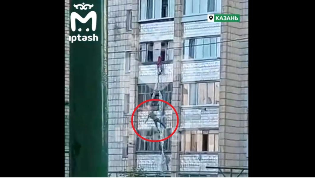 Что стало причиной такого поступка - неизвестно.