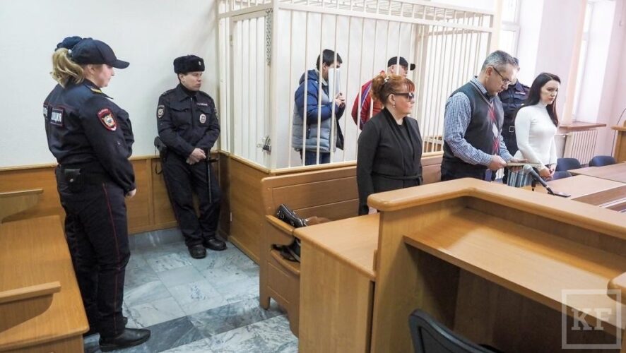 40-летний Анвар Петров и 21-летний Ансар Сайфутдинов признаны виновными и приговорены к четырем и трем годам заключения соответственно.