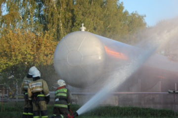 Пожарные продолжают ликвидировать последствия взрыва на газоперерабатывающей станции