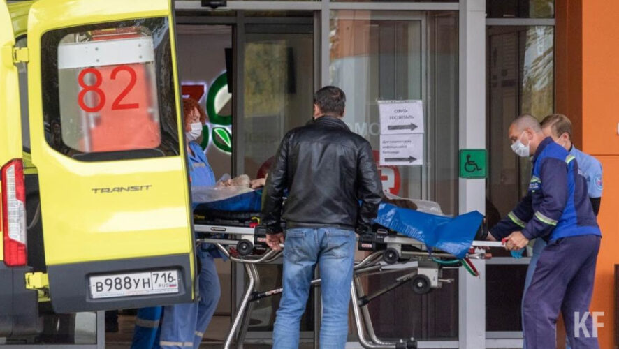 Четвертого пассажира госпитализировали с травмами.