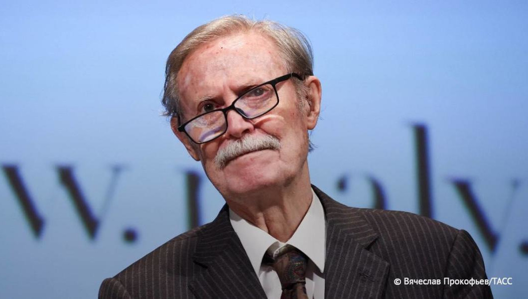 Актёру 88 лет.