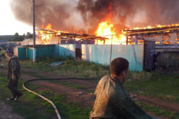 В деревне Верхняя Шунь Кукморского района загорелся дом