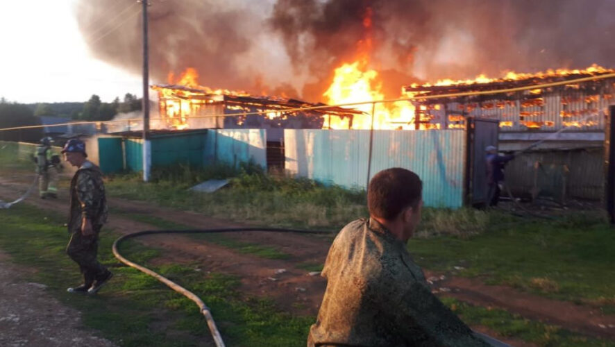 В деревне Верхняя Шунь Кукморского района загорелся дом