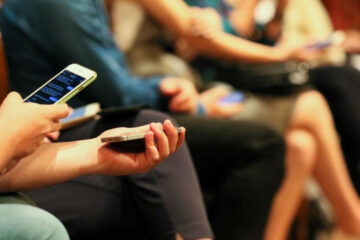 Депутаты Госдумы готовят предложение о регулировании рекомендательных сервисов.