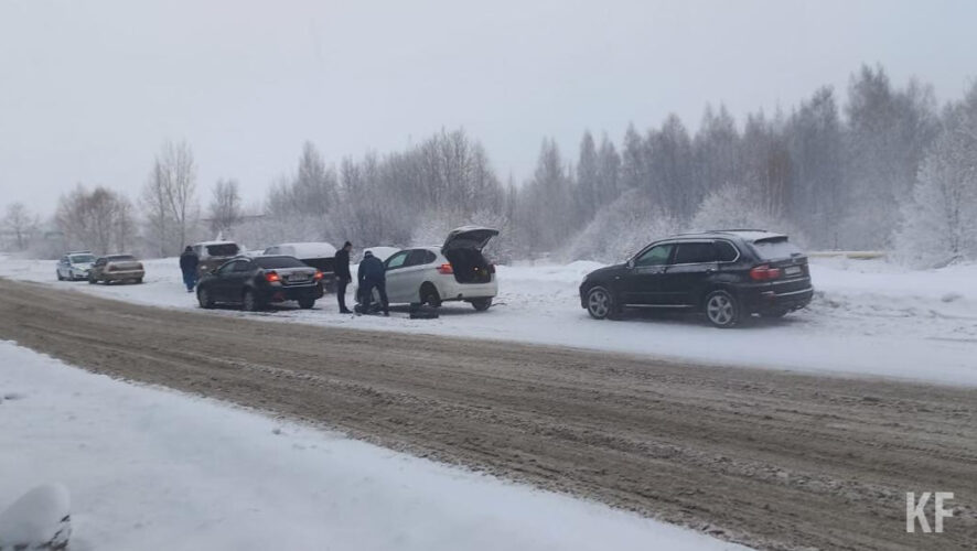 Пострадали три человека.