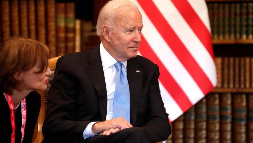 Также указ позволит в будущем накладывать ограничения на инвестиции в любой сектор экономики нашей страны.