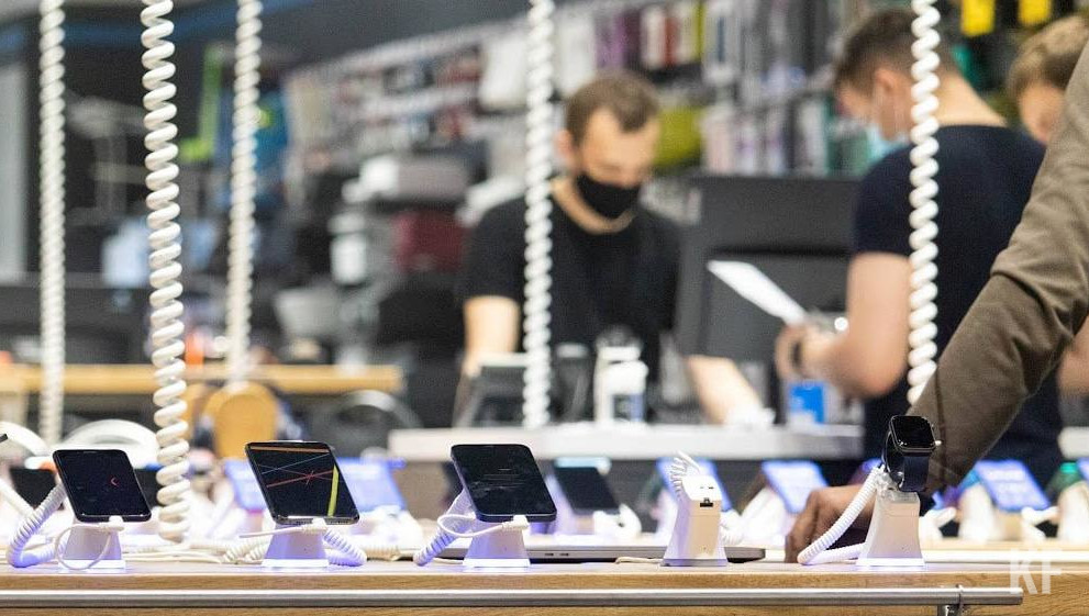 Ретейлер продает два магазина в разных районах города.