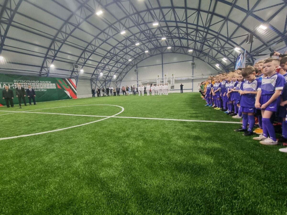 Районы Татарстана получили в подарок перед новым годом мини-футбольные манежи