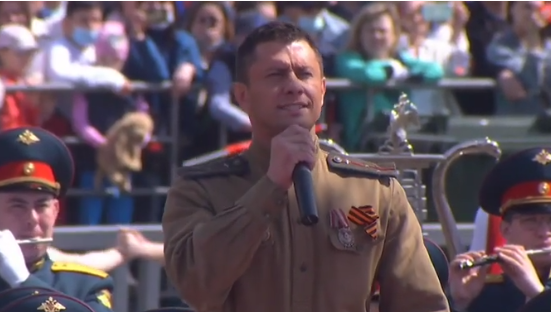 Актер исполнил военную композицию &laquo;Любимый город&raquo;.