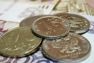 Российская валюта может укрепиться 71-75 к доллару и 85-89 к евро.