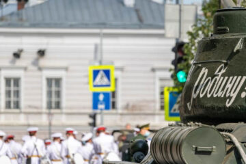 В Казани проходит парад Победы.
